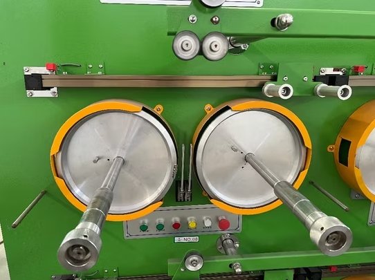Máquina de Esmaltado de 32 Líneas con Cambio Automático de Bobina y Doble Velocidad (Alambre de 0,1-0,3 mm)