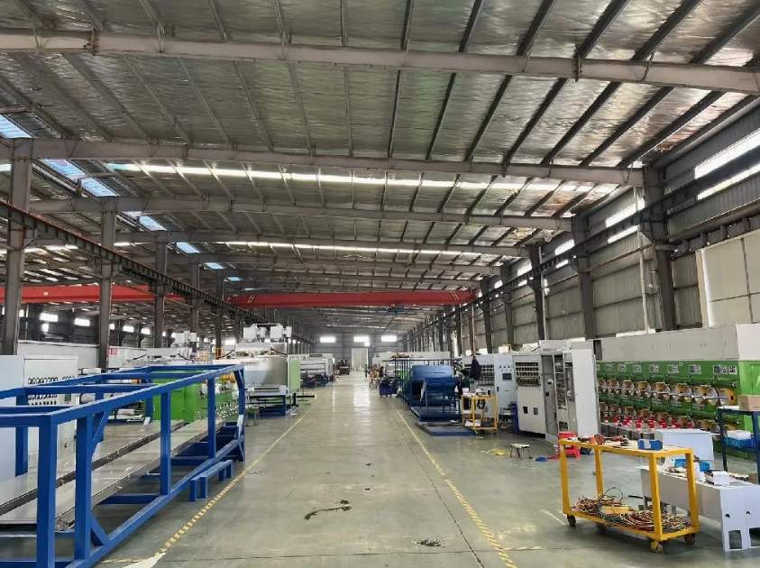 Máquina de Esmaltado de 32 Líneas con Cambio Automático de Bobina y Doble Velocidad (Alambre de 0,1-0,3 mm)